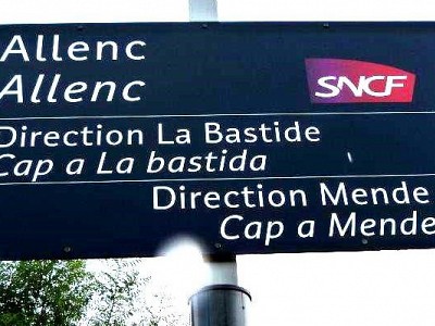 Gare d_Allenc et ancien panneau vers la Prade